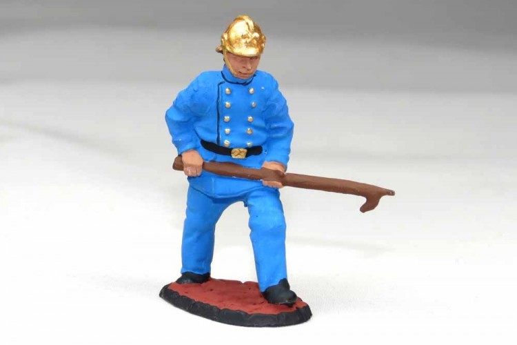 фигурка Пожарный с багром синий