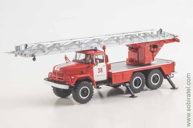 Автолестница АЛ-30 (131) №38 (SSM 1/43) Автолестница АЛ-30 (131) №38 (SSM 1/43)