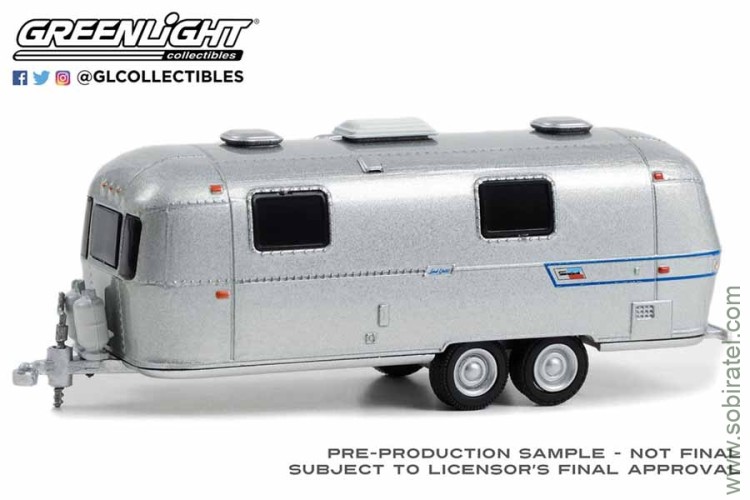 1/64 Кемпер-трейлер Airstream Ambassador International Land Yacht 1973, серебристый (Greenline)