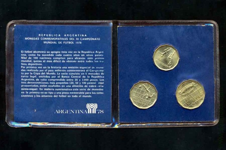 Аргентина. Набор 3 монеты. Чемпионат мира по футболу 1978 в буклете