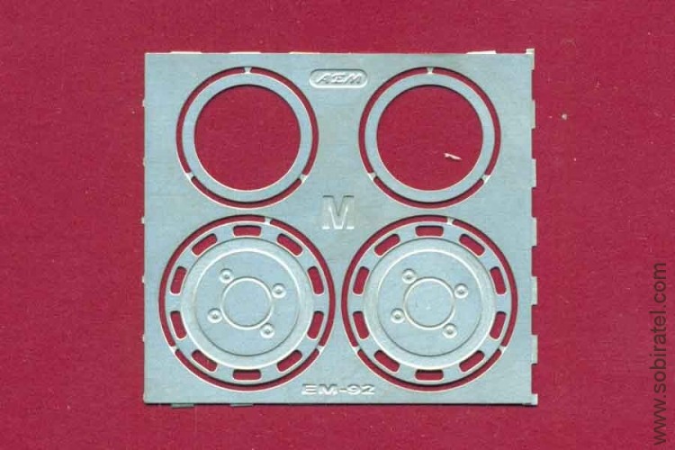 EM-092-1 фототравление. Набор колпаков задних колес МАЗ (Маэстро) матовый никель