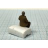 фигурка Тракторист, сидящий на гусенице (Моделстрой 1:43) фигурка Тракторист, сидящий на гусенице (Моделстрой 1:43)