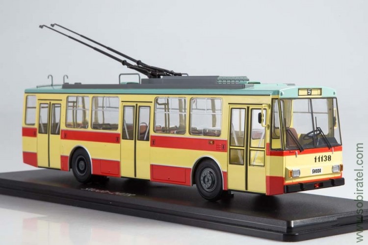 Троллейбус Skoda-14TR красно-бежевый, SSM 1:43