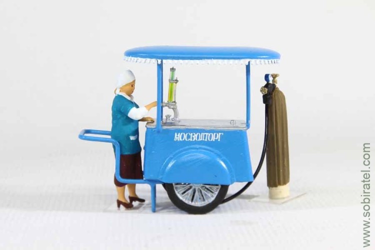 масштабная модель Тележка Мосводторг с фигуркой продавщицы (Моделстрой 1/43)