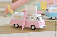 VW T2 Combi 1973 с досками для серфинга, розовый (Norev 1/43)