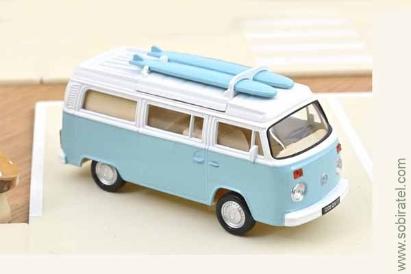 VW T2 Combi 1973 с досками для серфинга, синий (Norev 1/43)