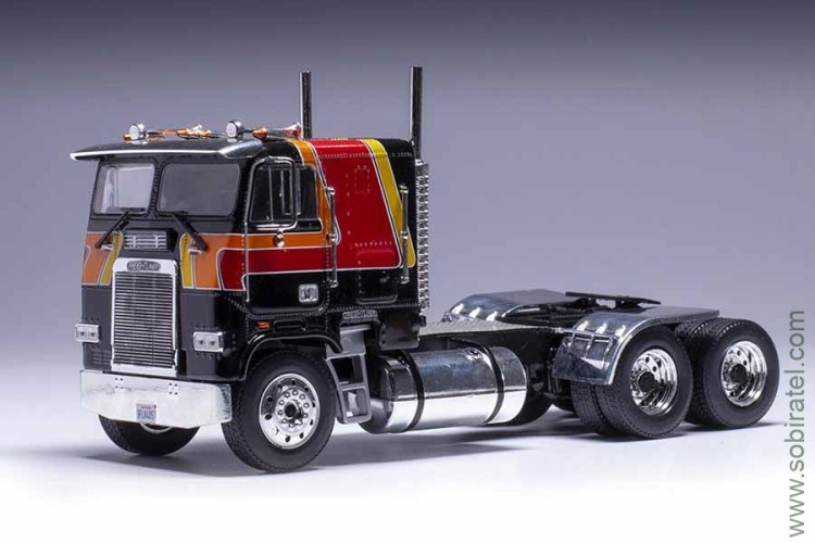 седельный тягач №215 Freightliner FLA 1993 черный с красным (iXO 1:43)