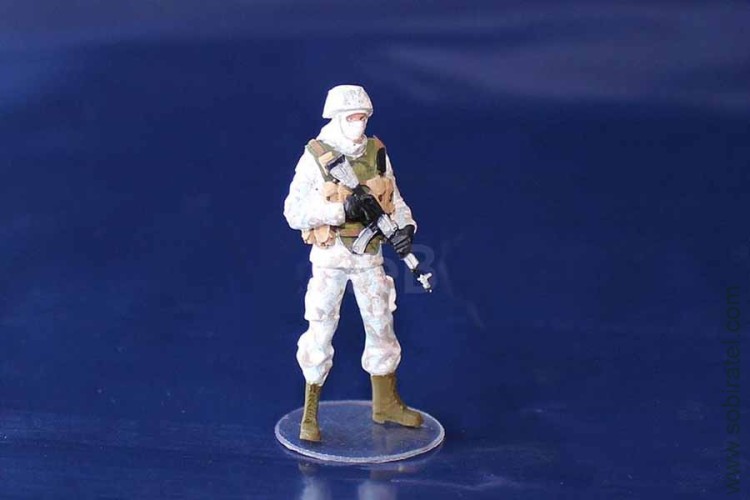 фигурка Российский солдат №1 в зимнем камуфляже (OPUS 1:43)