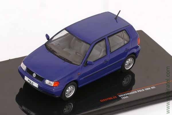 Volkswagen Polo (MKIII) 1994 синий (iXO 1:43)
