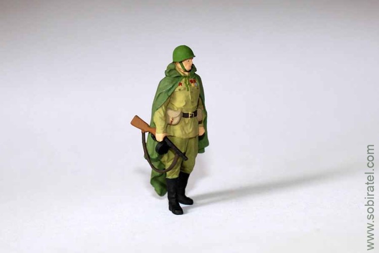 фигурка Солдат №4 в плащ-палатке (OPUS 1:43)