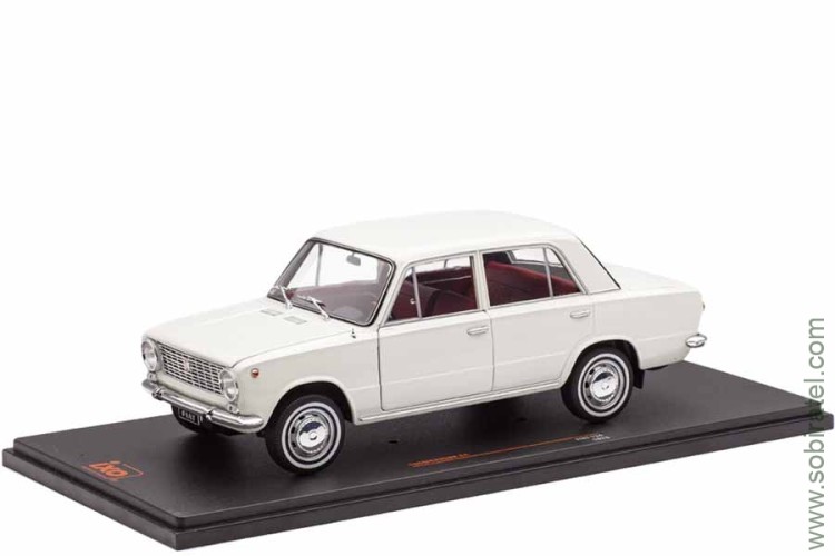 1/18 FIAT 124 1966г. белый (iXO 1:18)